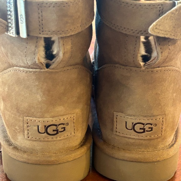 FLASH SALE🔥Ugg Remora*Nearly New** Buckle rhinestone sheepskin boots - Picture 11 of 13